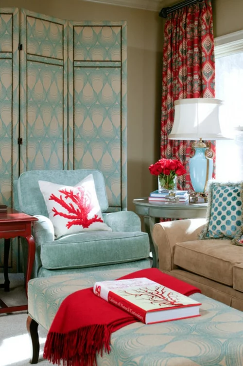  Interior Designs in Rot, Weiß und Blau idee paravent sessel tischlampe