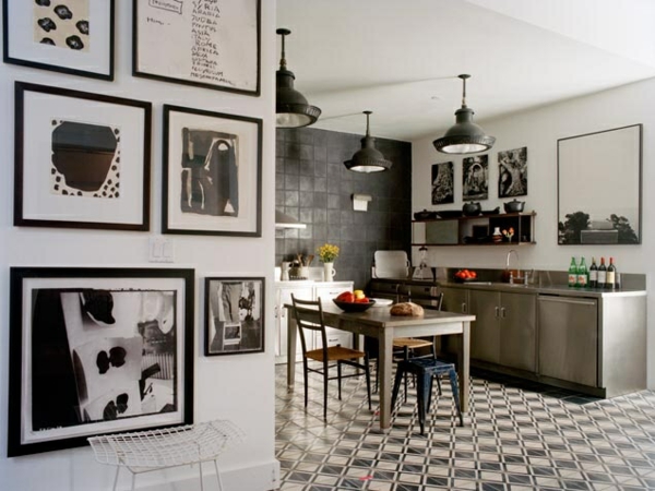 küche upgraden klassisch einrichtung bodenbelag wandbilder schwarz weiß