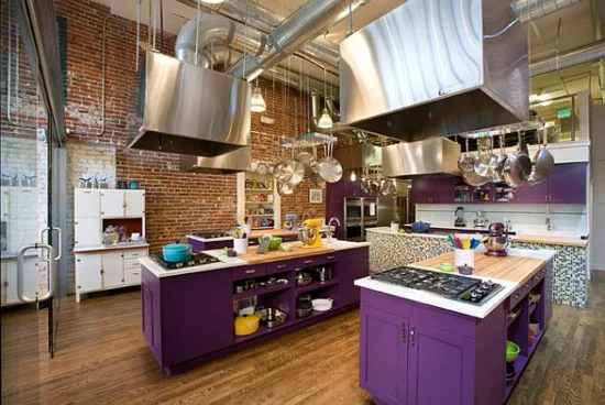 lila farbpalette in der küche kochfläche