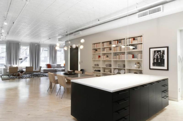  Loft Design mit schwarzweißem Interieur  bücherregale essbereich