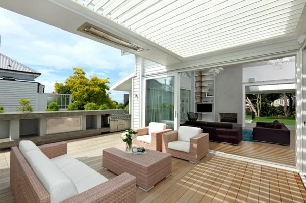 lounge terrasse wie im boutique hotel minimalistisch aus hellem rattan