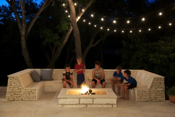 lounge terrasse wie boutique mit Feuerstelle aus kalksandsteinen