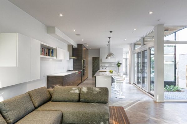minimalistische residenz tolle naturnuancen nahtloser übergang zwischen küche und wohnbereicht