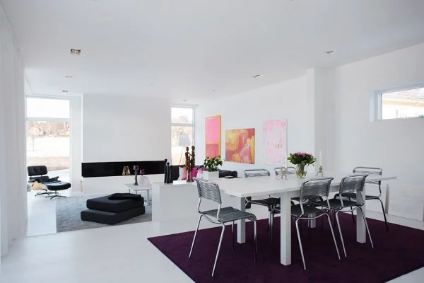 moderne schwedische villa weiß wand esszimmer tisch stuhl