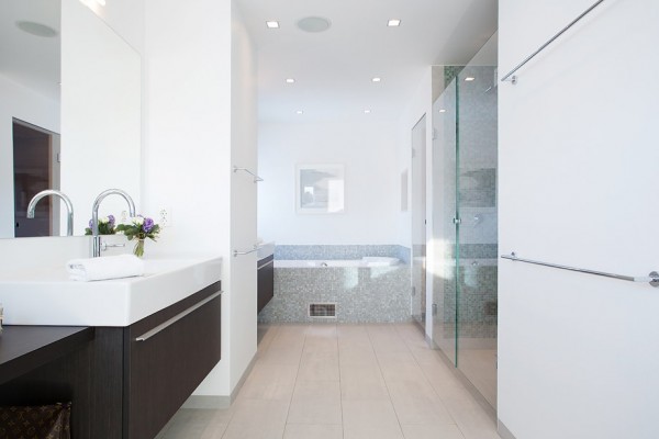 moderne schwedische villa weiß badezimmer waschbecken