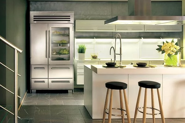 moderner kühlschrank mit glastür barhocker 