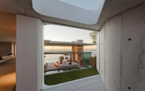 opulente moderne residenz gras beton fliesen wand rau