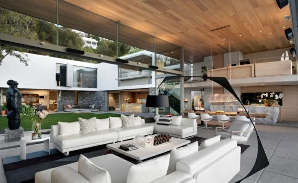 opulente moderne residenz wohnbereich sofa weiß stehlampe bowl