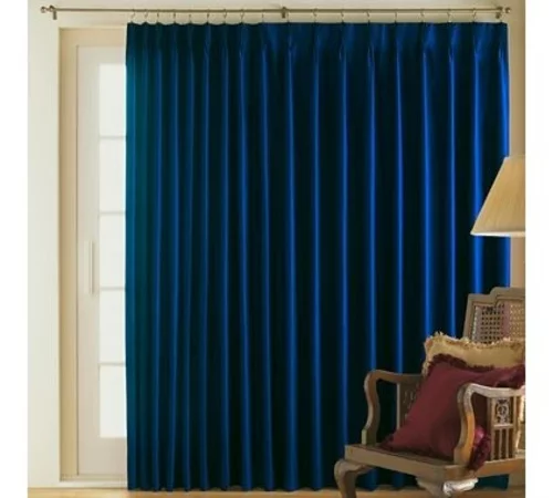 schicke deko ideen fürs wohnzimmer stuhl gardinen blau