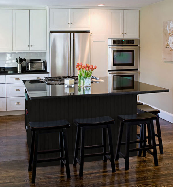 schwarze küchenmöbel und ausgefallene details glänzend schwarze kücheninsel