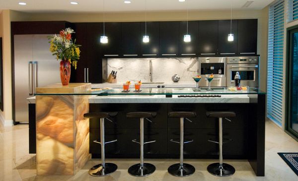 schöne coole pendelleuchten in der küche kücheninse holz minimalistisch