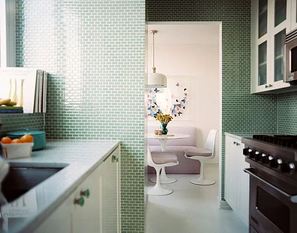 schöne design ideen für kleine küchen farben fliesen wand grün