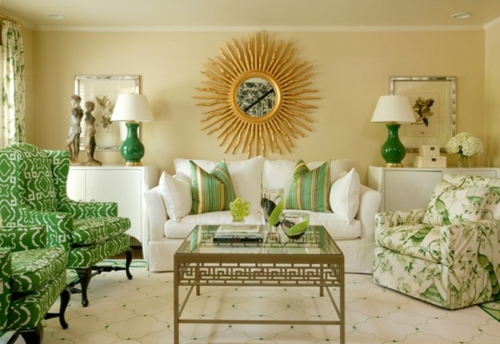 schöne farbpalette zu hause grün weiß kombiniert wohnzimmer wandspiegel