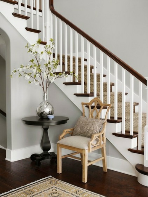 schöne farbpalette zu hause traditionelle einrichtung treppe lehnstuhl holz