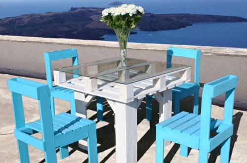 selbstgemachte Holz Möbel aus Paletten blaue stühle tisch weiß
