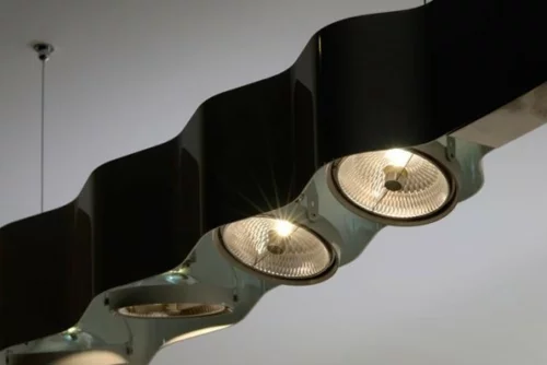 tipps für die beleuchtung am arbeitsplatz lampen system in schwarz nahaufnahme