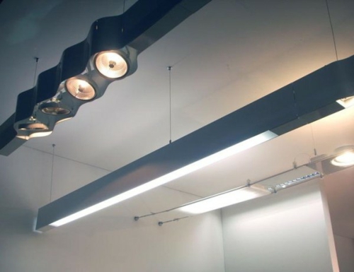 tipps für die beleuchtung am arbeitsplatz lampen system in schwarz