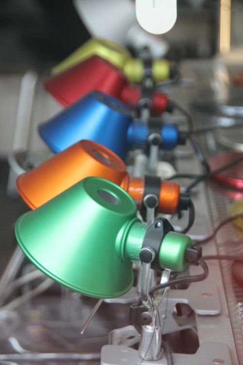 tipps für die beleuchtung am arbeitsplatz tischlampen in vielen farben
