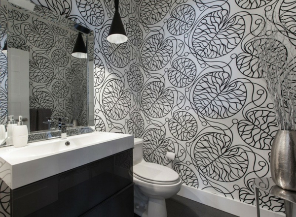 traumhafte designer wohnung badezimmer in schwarz und weiß mit filigranen mustern