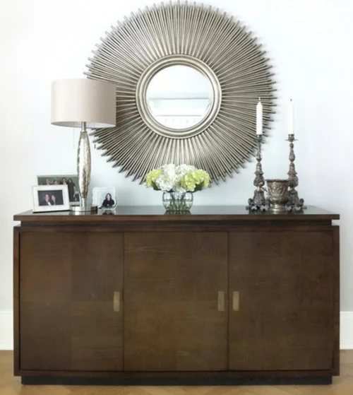 vintage-silber-dekoration-zu-hause-eklektisch-stil-kommode-holz-spiegel