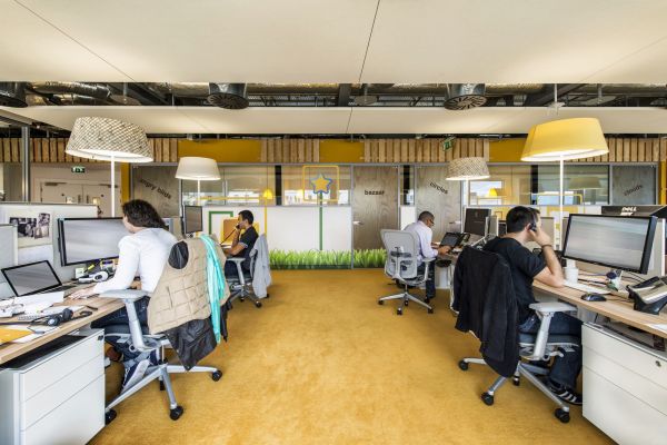 Das neue Google Campus Management arbeitsbüro tisch stuhl stehlampen