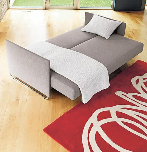 Deko Ideen fürs Gästezimmer sofa ausziehbar bett teppich rot