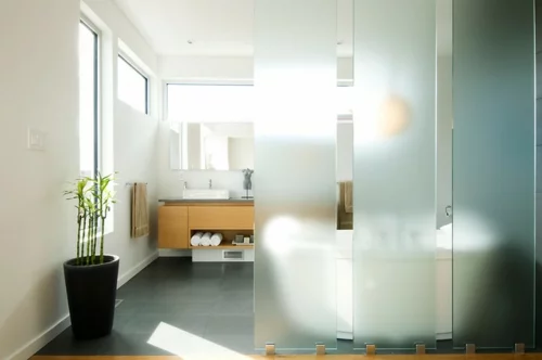 Der pflegeleichte Glücksbambus als Dekoration badezimmer kübel badewanne