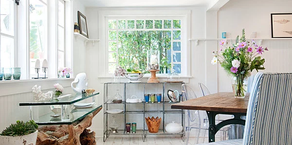 Eklektisches Interior Design weiß einrichtung küche glasplatten regale