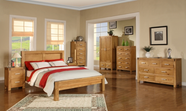 Holzmöbel ein schönes Schlafzimmer- Design weiß rot bettwäsche