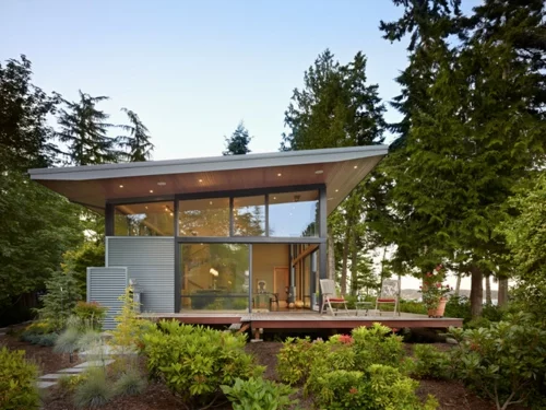 Innovatives nachhaltiges Haus fassade glas architektur sonnenterrasse