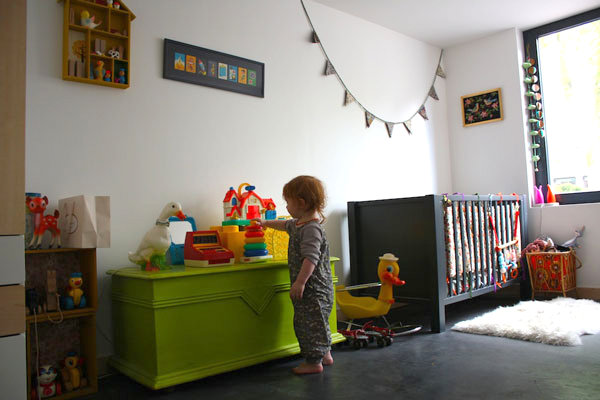 Kinderzimmer Einrichtung mit skurrilem Stil grün kommode niedrig