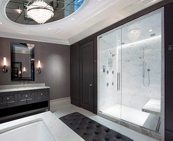 Luxus Badezimmer Ideen badfliesen dunkel gestaltung kronleuchter