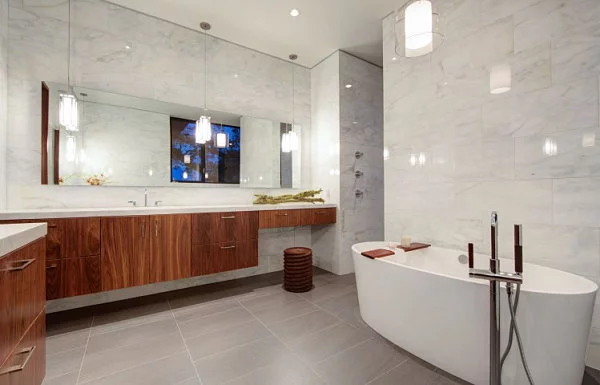 Luxus Badezimmer  großartig holz oberflächen marmor fliesen