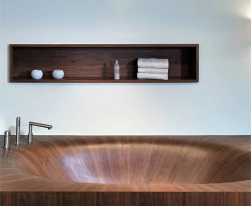 Moderne Badewanne aus Holz originell design innovativ eingebaut