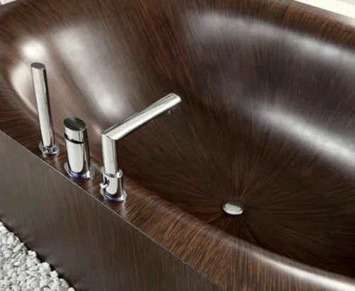 innovative Badewanne aus Holz originell design wasserhahn glatt