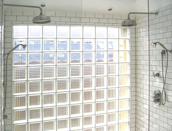 Moderne Räume mit Glasbaustein badezimmer dusche fliesen weiß