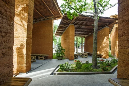 Nachhaltige Gartenhäuser aus Bambus und Stein landschaft