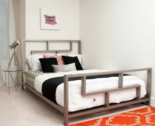 Neues Bett im Schlafzimmer doppelbett modern metall gestell
