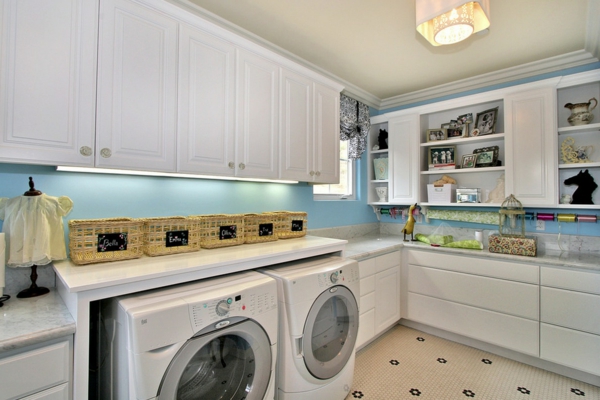 Ordnung zu Hause schaffen waschküche waschmaschinen weiß einrichtung
