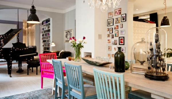  Interior Design Skandinavien mit bunten noten blau stühle pink
