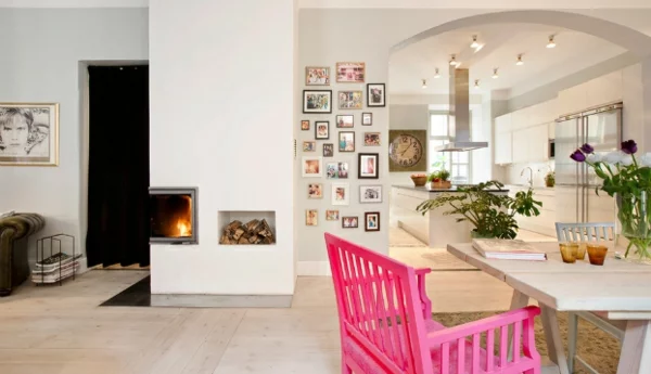 Skandinavisches Interior Design mit bunten Touches holzstuhl pink