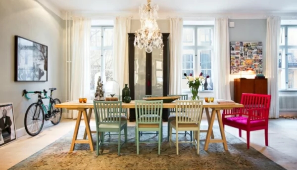 Skandinavisches Interior Design mit bunten noten kronleuchter esszimmer