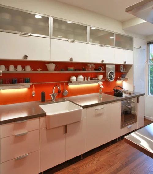 Spüle in der Küche orange küchenspiegel fliesen platte schrank