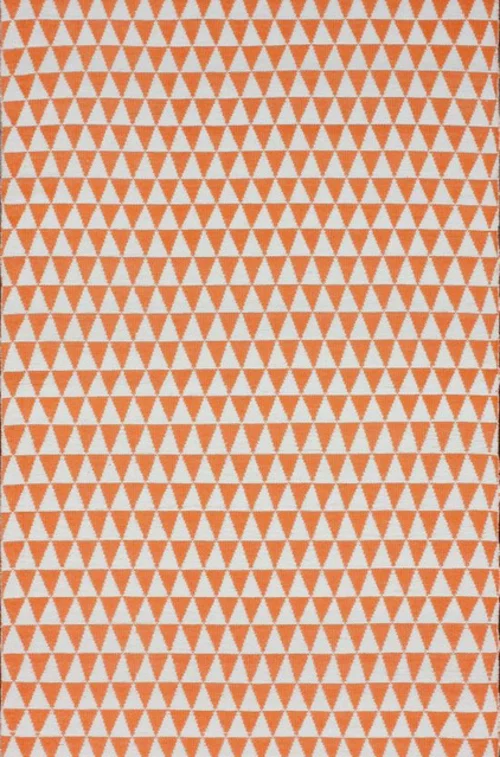 Teppich Designs für den Außenbereich orange weiß dreieckig muster