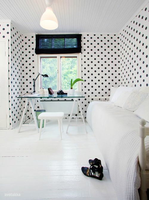 Wandverkleidung mit bunten Punkten klassisch wohnzimmer glastisch