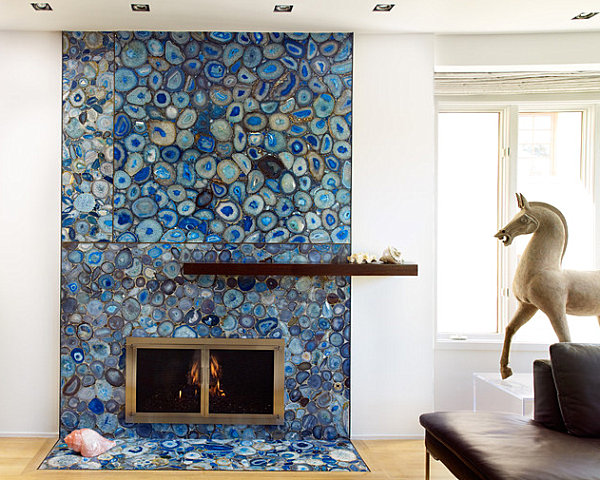 brillantes Interior Design blendend mineral dekoration blau wand einbaukamin