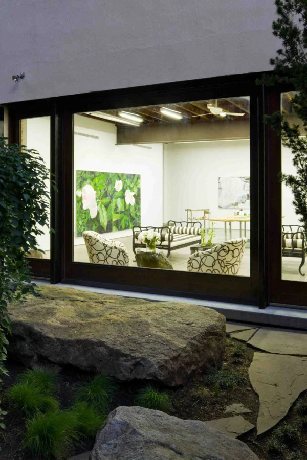 brooklyn cooles studio massive steinblöcke und saftiges gras