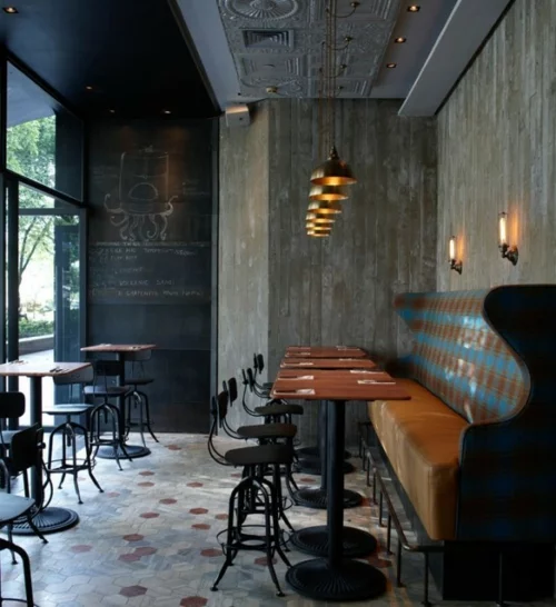 coole Grunge Interior Designs cafe einrichtung sofas tische barstühle lehnen