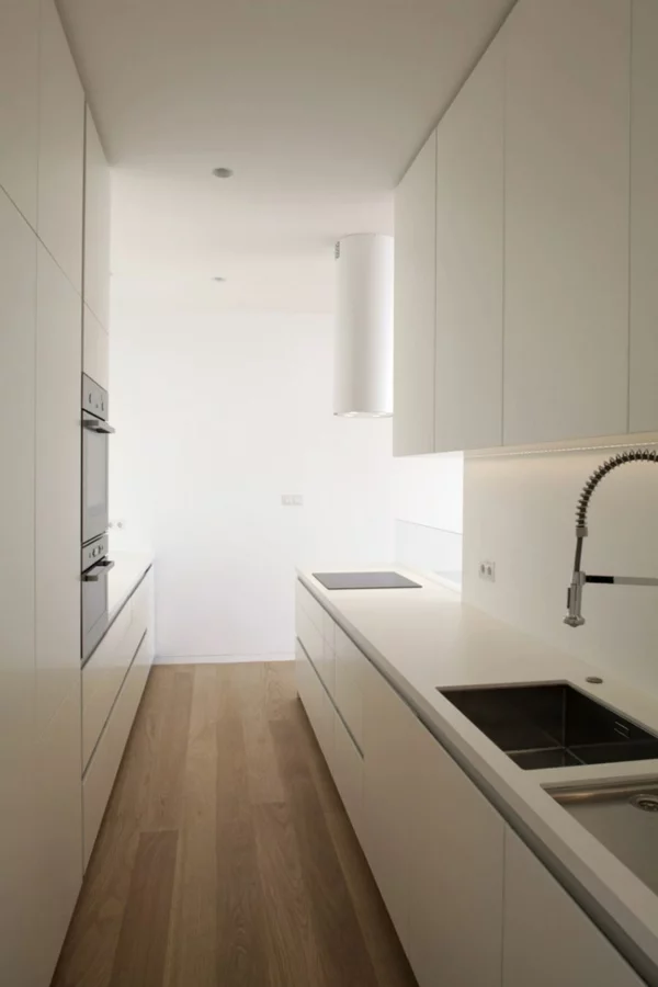 elegantes haus minimalistische küche weiß
