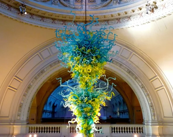 fantastische dekoration aus glas moderne kunst im museum